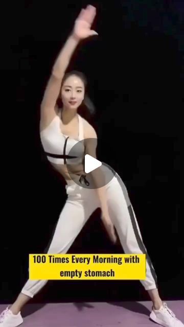 Karen Smith on Instagram: "On-line classe 👉 https://hotm.art/Coreana_fit" Waistline Exercises, Daily Stretches, Knee Strengthening Exercises, Morning Exercise, Karen Smith, Wall Workout, Daily Exercise Routines, Quick Workout Routine, Workout Without Gym