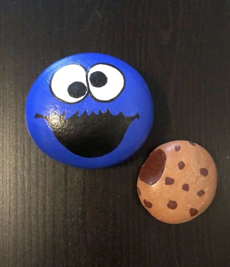 Rock Paint Ideas Easy, Ideas To Paint On Rocks, Easy Painting Rocks, Simple Rock Designs, Cookie Rock Painting, Mini Rock Painting Ideas, Easy Rocks To Paint, Rocks Painted, Rock Painting Ideas Cute