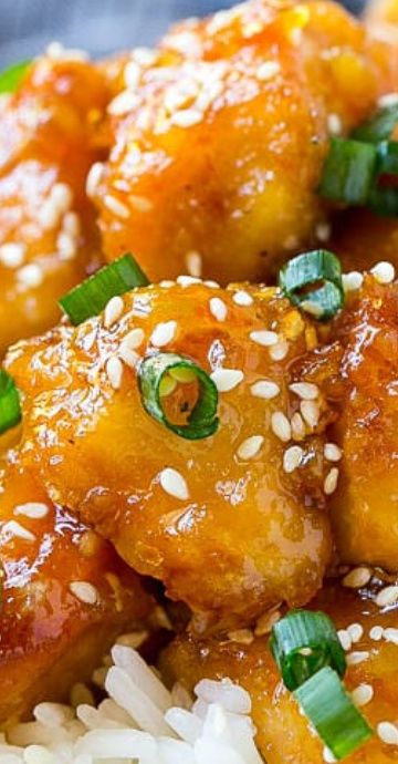 Love Panda Express? You can make Panda Express style orange chicken at home right in your slow cooker. Slow Cooker Orange Chicken, Paleo Orange Chicken, Gluten Free Orange Chicken, Baked Orange Chicken, Orange Chicken Sauce, Healthy Orange Chicken, Easy Orange Chicken, Orange Chicken Crock Pot, Chicken Sauce Recipes