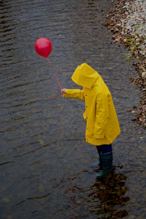 Georgie from “IT”. Photo, edit by ogawa_mirai_, Model: mattakushi.moon #halloweencostume #it #halloween #georgie #itcosplat #georgiedenbgrough #halloweencostume Georgie From It, Georgie It, It Photoshoot, Dti Ideas, Halloween Costumes, Moon, Photo And Video, Instagram Photos, Collage