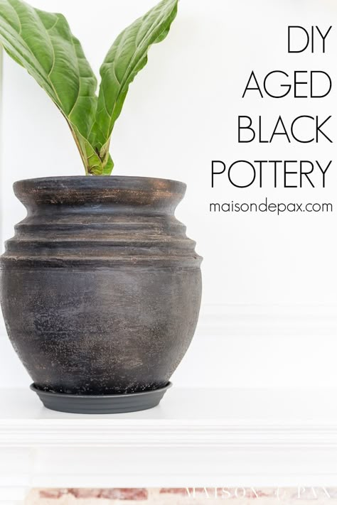 Diy Aged Pottery, Aged Pottery, Pottery At Home, Aged Terracotta, Diy Painted Vases, Matte Black Spray Paint, Aging Terra Cotta Pots, Terracotta Pottery, Rustic Pots