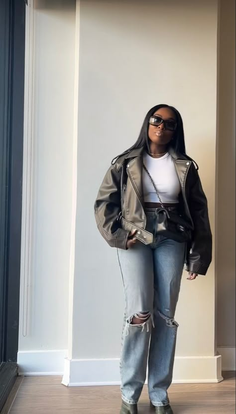 Leather Jacket Sneakers Outfit, Grey Biker Jacket Outfit, Leather Jacket Outfits Women Aesthetic, Jacket Around Waist Outfits, Leather Jacket Outfits Black Women, Leather Jacket Outfit Black Women, Grey Leather Jacket Outfit, Zara Jacket Outfit, Gray Leather Jacket Outfit