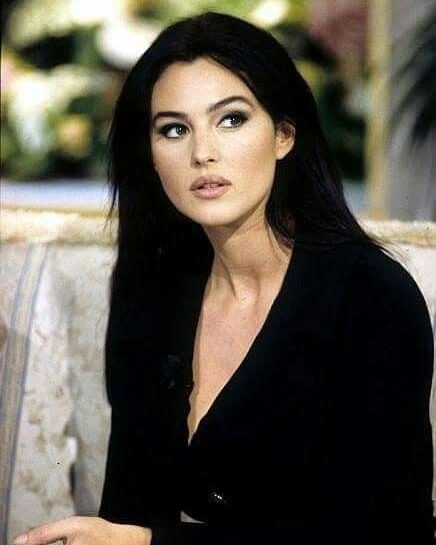 😍😍 . . #monicabellucci #monicabellucciofficiel #actress #mother #model #blackdress #blacksuit #womansuitstyle #longhair #eyes #lips… Monica Belluci Style, Camila Morrone, Vincent Cassel, Photographie Portrait Inspiration, Bond Girls, Italian Beauty, Italian Actress, Long Black Hair, Monica Bellucci