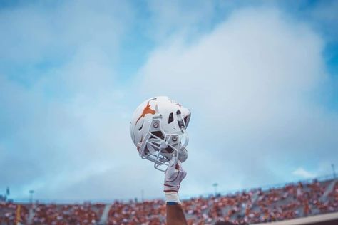 Texas Football Aesthetic, Longhorns Wallpaper, Mac Desktop Wallpaper, Longhorn Football, Cowboys Wallpaper, Horizontal Wallpaper, Ut Football, Football Aesthetic, Dallas Cowboys Wallpaper