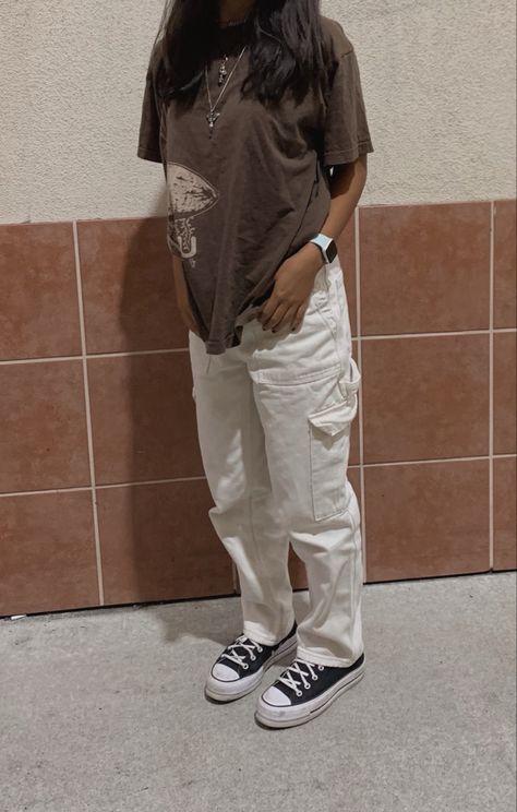 Cargo Pants Outfit T Shirt, Cargos With Baggy Shirt, Baggy Shirt With Cargo Pants, Shoes That Go With Cargo Pants, Cargo Pants With Brown Shirt, Cargo Pants Outfit Baggy Shirt, Streetwear With Converse, Cargos And Tshirt, H&m Cargo Pants Outfit