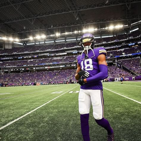 Justin Jefferson Wallpaper, Nfl Pfp, Nfl Drip, Nfl Aesthetic, Cold Photos, Cool Football Pictures, Football Drip, Nba Stephen Curry, Nfl Vikings