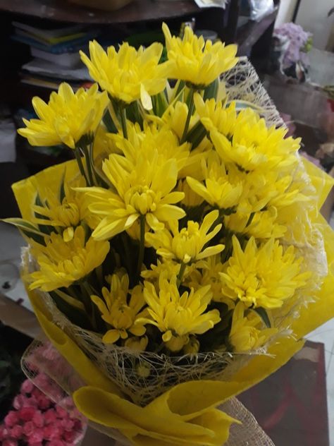 Yellow malaysian mums bouquet Mums Bouquet, Mum Bouquet, Mums Flowers, Arrangement Ideas, Square Tablecloth, Flower Arrangement, Flower Shop, Flower Arrangements, Yellow