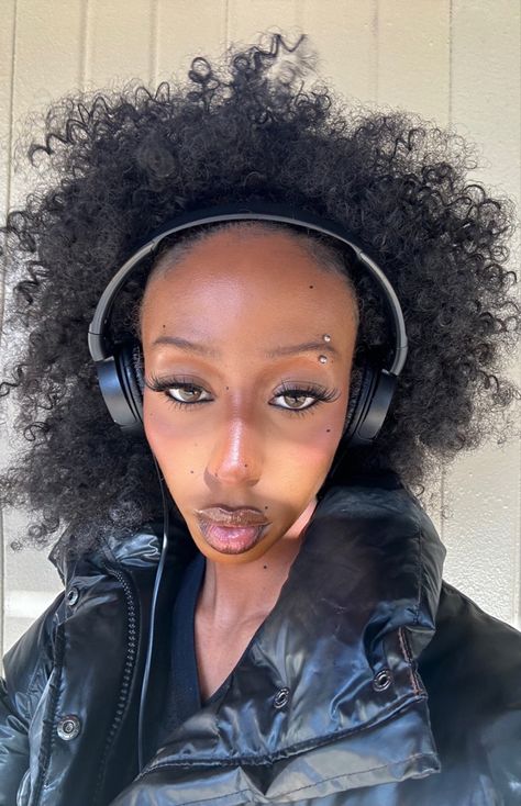 Big Forehead Black Women, Big Forehead Aesthetic, Afro Alternative, Braid For Big Forehead, Big Forehead Hairstyles, Headphones Style, Black Feminity, Make Up Lips, Black Reference