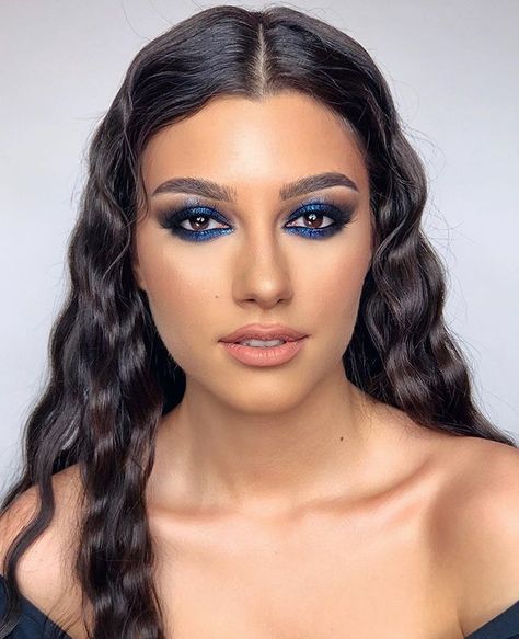 Dark Blue Smokey Eye, Night Princess, Cake Makeup, Face Cake, Blue Smokey Eye, Makeup Tutorial Video, Makeup Eyes, Beautiful Lashes, Makeup Tutorial For Beginners