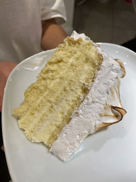 Cipriani Meringue Cake Cipriani Cake, Meringue Cake Recipe, Meringue Desserts, Meringue Cake, Dessert Cake Recipes, A Piece Of Cake, I Knew It, Too Good To Be True, Piece Of Cake