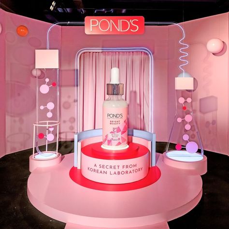 Skincare Activation Ideas, Event Product Display, Skincare Booth Design, Beauty Exhibition Booth Design, Skincare Pop Up Store, Cosmetic Booth Design, Beauty Booth Design, Event Booth Design Exhibitions, Beauty Activation