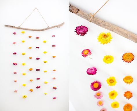 Dried Straw Flowers Craft, Straw Flower Garland, Straw Flowers Craft, Flower Wall Hanging Diy, Dried Flower Wall Hanging, Dried Flower Wall, Diy Swag, Straw Flowers, Diy Straw