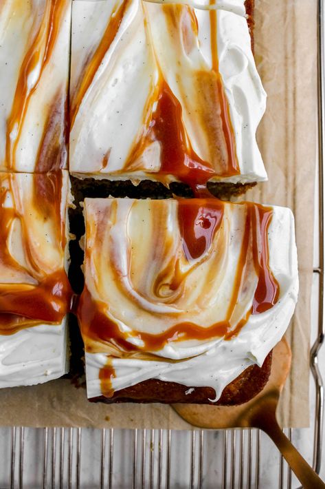 Pumpkin Caramel Sheet Cake Moist Pumpkin Spice Cake, Pumpkin Sheet Cake Recipes, Pumpkin Sheet Cake With Cream Cheese, Fall Sheet Cake, Caramel Sheet Cake, Breakfast Cupcakes, Pumpkin Sheet Cake, Pumpkin Spice Cake, Fall Snacks