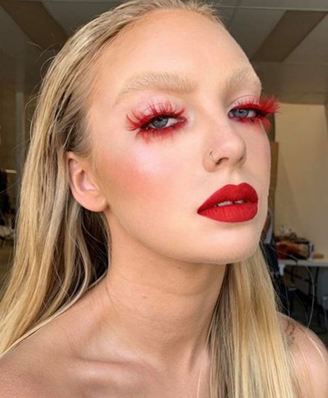 Red Monochromatic Makeup, Lash Campaign, Monochromatic Makeup Looks, Red Makeup Looks, Monochromatic Makeup, Monochrome Makeup Look, Monochrome Makeup, Viva Glam, Red Makeup