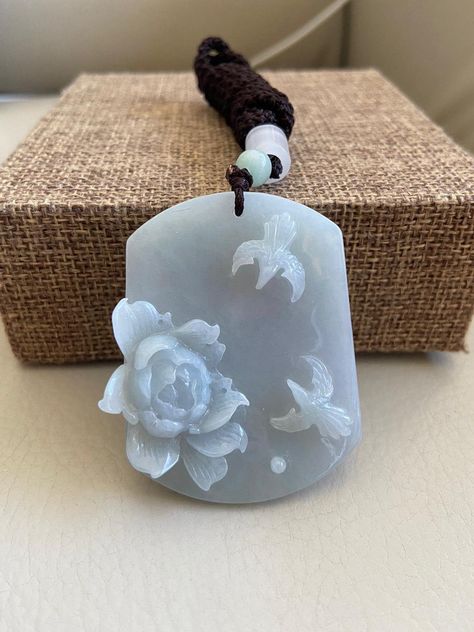 Jade Accessories, Jade Engagement Ring, Bird And Flower, Diy Crafts Paper Flowers, Jade Bangle, Carving Designs, Good Marriage, Ancient Jewelry, Jade Carving