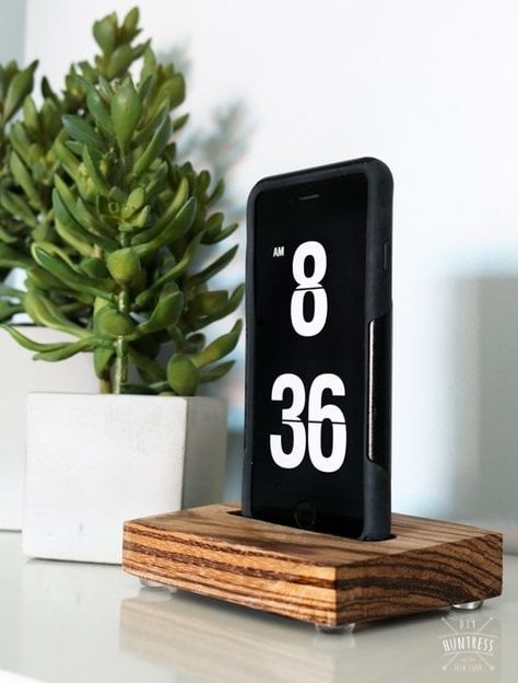 DIY Wooden iPhone Docking Station - DIY Huntress Docking Station Diy, Diy Docking Station, Diy Huntress, Diy Scrap Wood Projects, Iphone Docking Station, Diy Scrap Wood, Wall Mount Bike Rack, Wood Docking Station, Wooden Docking Station