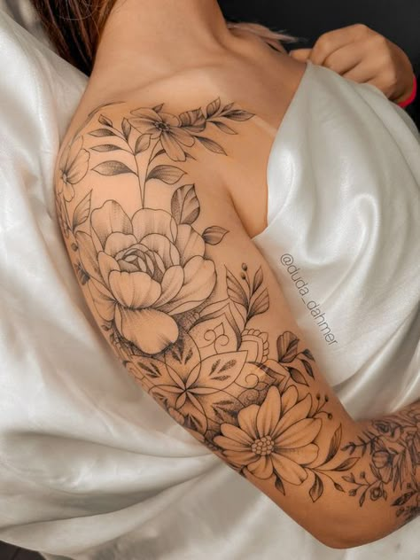 Floral e mandala ❤️ Shoulder Down Arm Tattoos For Women, Mandela And Flower Tattoo Sleeve, Bicep Floral Tattoo Women, Upper Arm Floral Tattoos For Women, Upper Half Sleeve Tattoo For Women, Delicate Sleeve Tattoo For Women, Tattoo Botanica, Tight Tattoos, Plus Size Tattoo