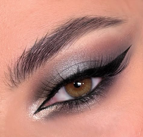 Silver Makeup Looks For Prom Hooded Eyes, Eyeshadow Makeup Silver, Black And Gray Smokey Eye, Smokey Silver Eye Makeup, Makeup For Silver Dress, Silver Eyeshadow Makeup, Silver Prom Makeup, Silver Smokey Eye Makeup, Eye Makeup Prom