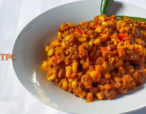 Most delicious plate of beans porridge ever, Adalu, beans and corn porridge Nigerian Wedding Food, Beans Porridge, Corn Porridge, Plantain Porridge, Naija Food, Nigerian Food Recipes, Cultural Dishes, Recipes Beans, African Kitchen