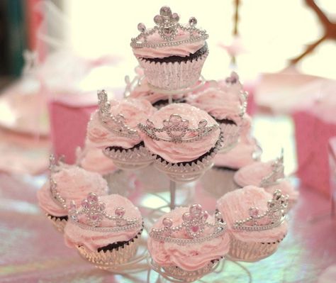 ♥♥ Cupcake Tower Birthday, Princesa Sophia, Princess Cupcakes, Mini Tortillas, Cupcake Tower, Princess Theme, Princess Birthday Party, Everything Pink, Cakepops