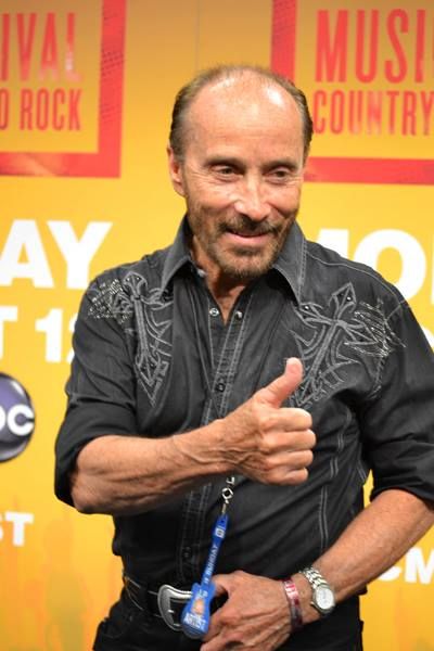 Lee Greenwood (I'm Proud to be an American) Lee Greenwood, Proud To Be An American, Post Malone, Proud To Be, Country Music, Music, Fictional Characters, Quick Saves