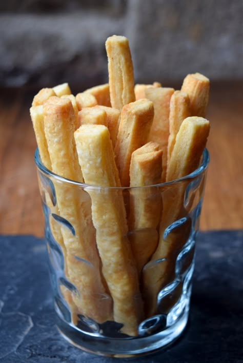 Christmas Kitchen: Classic Cheese Straws | Rachel Phipps Cheese Straw, Cheese Straws Recipe, Afternoon Tea Ideas, Savoury Snacks, Cheese Straws, Cheese Sticks, Finger Food Appetizers, Snacks Für Party, Breadsticks