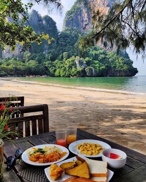 Thailand Hostels, Bangkok Beach, Railay Beach Thailand, Railay Beach Krabi, Thailand Resorts, Europe Beaches, Breakfast With A View, Pattaya Beach, Krabi Town