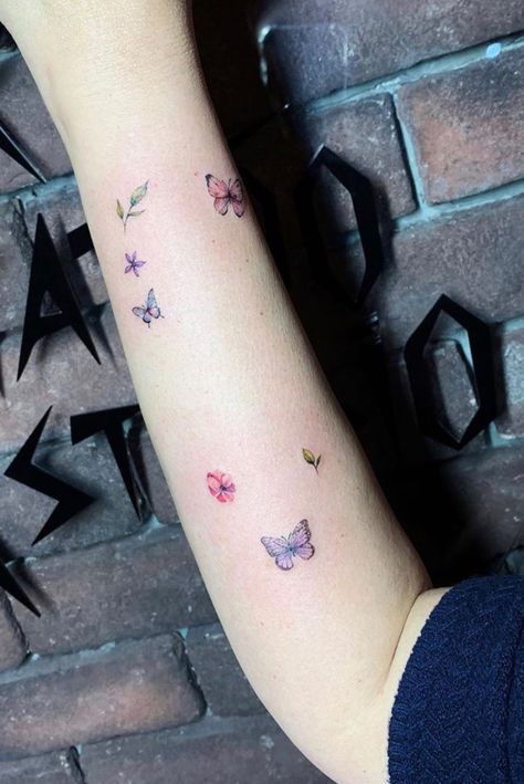 Easy Cute Doodles, Insects Tattoo, Mole Tattoo, Secret Tattoo, Insect Tattoo, Birdhouses Ideas, Tattoo Board, Book Tattoo, Tattoo Cover-up