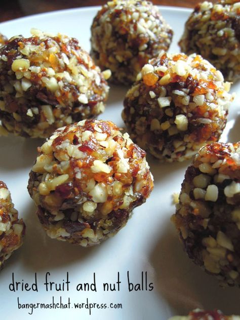 Nut Balls Recipe, Nut Balls, Dried Fruit Recipe, Birds In Winter, Nut Dessert, Energy Bars Recipe, Fruit And Nut Bars, Dried Fruit Snacks, Healthy Mummy