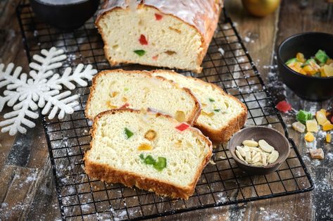 Christmas Stollen Recipe, Stollen Bread, Water Bread, Christmas Bread Recipes, Stollen Recipe, Christmas Stollen, Traditional Christmas Food, German Baking, Holiday Bread