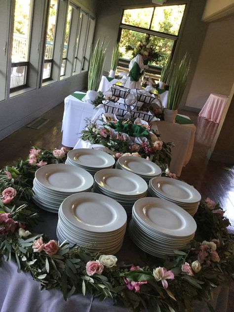 Simple Wedding Buffet Ideas, Buffet Area Decor Wedding, Food For Weddings Reception, Buffet Table Ideas Decor For Wedding, Garden Party Table Decor Simple, Reception Food Table Decorations, Wedding Food Table Set Up Buffet Ideas, Buffet Table Set Up Wedding, Buffet Plates Display