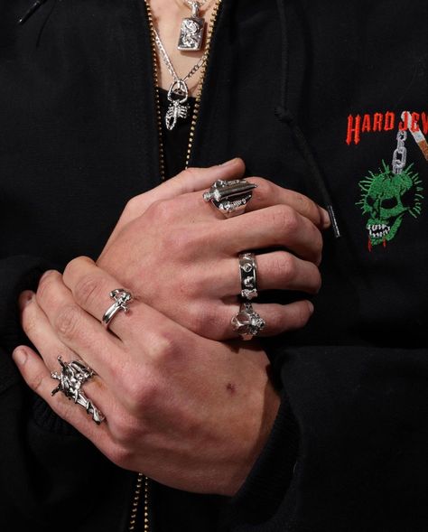 Dark Academia Jewelry Men, Grunge Rings Men, Edgy Rings Grunge, Silver Rings Aesthetic Men, Male Accessories Aesthetic, Edgy Rings Aesthetic, Men Accessories Aesthetic, Edgy Mens Fashion, Grunge Rings