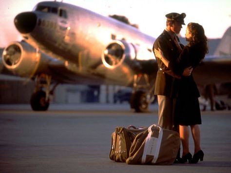 1940s romance Pearl Harbor Movie, 2000s Films, Warbirds Pinups, Pearl Harbour, Soldier Wife, Josh Hartnett, Matthew Goode, Pearl Harbor, Kate Beckinsale