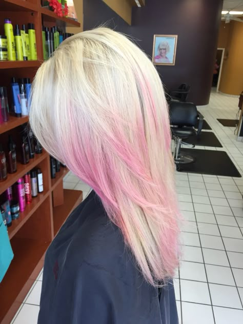 Cute Ways To Dye Your Hair Blonde, Pink Frosted Tips Hair, Platinum Blonde Hair With Pink Highlight, Hair Down With Bangs, Blonde With Pink Tips, Bangs Reference, Light Pink Tips, Pink Highlights In Blonde Hair, White And Pink Hair