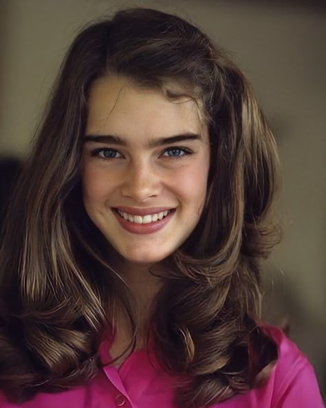 Brooke Shields Young, Straight Eyebrows, Thick Eyebrows, Brooke Shields, Actrices Hollywood, Smile Girl, روتين العناية بالبشرة, Beauty Icons, My Day