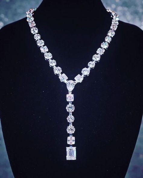 Ice Out Jewelry, Drakes Jewelry, Drake Chain, Diamond Chains For Men, Nike Slippers, Black Men Fashion Swag, Chain Diamond, Expensive Jewelry Luxury, Celebrity Jewelry