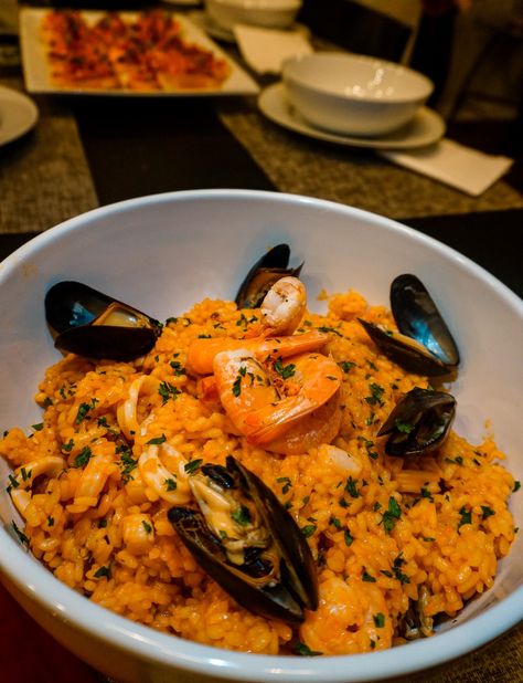 Authentic Seafood Risotto from Southern Italy - Creamy & Delicious Recipe Italian Sea Food, Seafood Risotto Recipes, Texas Meals, Seafood Cuisine, Italy Dinner, Cooking Risotto, Cultural Foods, Food Savory, Seafood Risotto