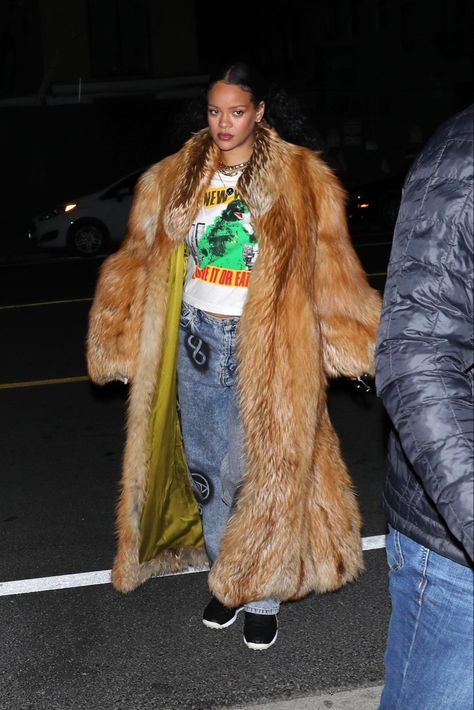 Fenty Clothing, Fur Coat Outfits, Rihanna Fashion, Digital Identity, Fur Coat Outfit, Rihanna Outfits, Fashion Queen, Rihanna Style, Ootd Inspo