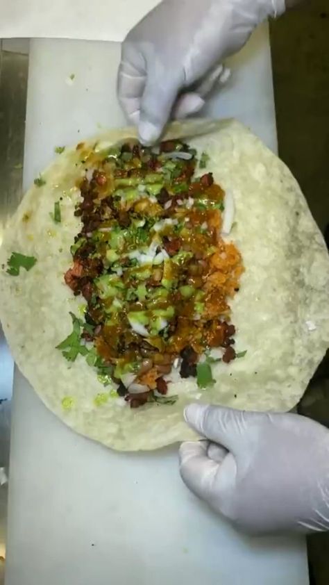 Fascinating on Twitter: "The correct way to roll a burrito https://t.co/FLVpFcQkx6" / Twitter Roll A Burrito, How To Wrap, Cooking Hacks, Practically Perfect, Food Recepie, Savory Recipes, Life Hack, Kitchen Tips, Mexican Dishes