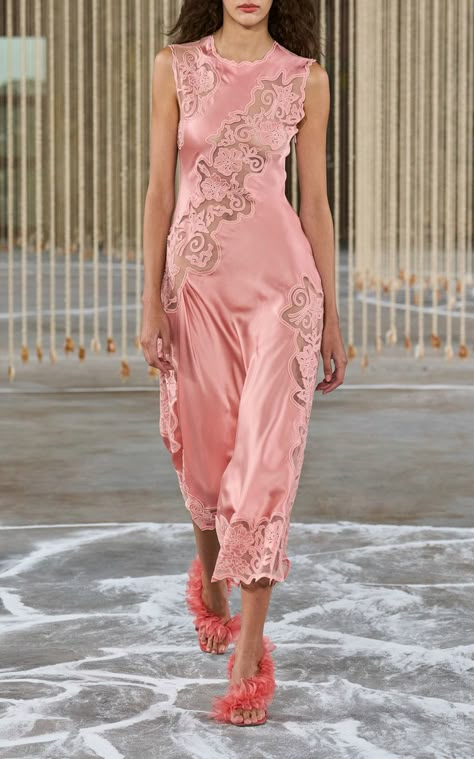 Women's Ulla Johnson Spring Summer 2024 Collection | Moda Operandi Organza Fashion, Blush Outfit, Fancy Gowns, High Fashion Editorial, Lace Silk, Top Design Fashion, Fashion Wishlist, Silk Midi Dress, Spring Summer 2024