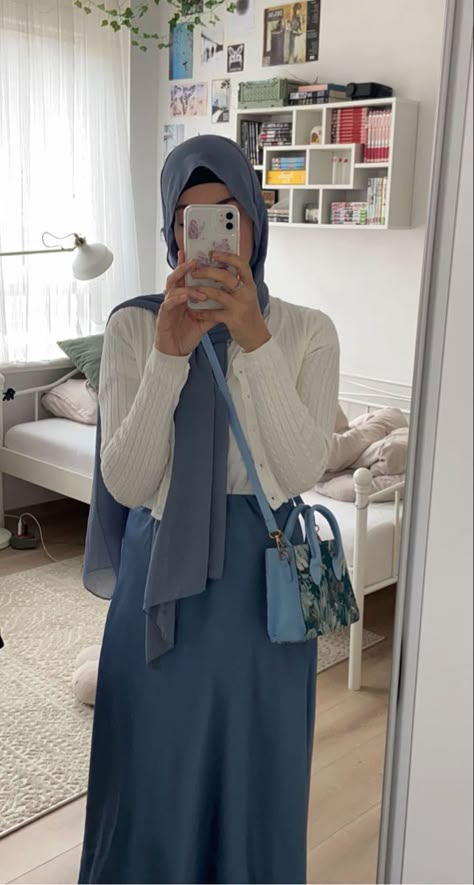 Hijabi Summer Outfits Dress, Blue Modest Outfit, Hijab Outfits Ideas, Hijab Outfit Inspiration, Muslimah Fashion Casual, Modest Girly Outfits, Dresses Hijab, Estilo Hijab, Hijabi Fits