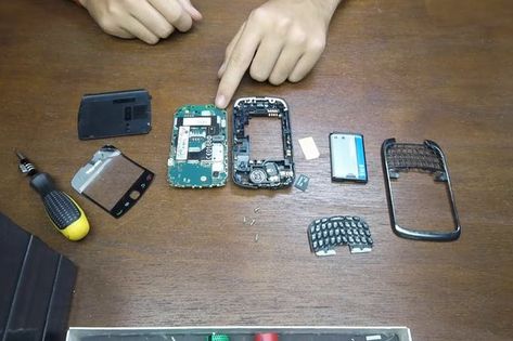 Tech Tricks, Electronics Projects For Beginners, Raspberry Pi Computer, Tech Projects, Computer Diy, Arduino Projects Diy, Mini Spy Camera, Cell Phone Hacks, Smartphone Hacks