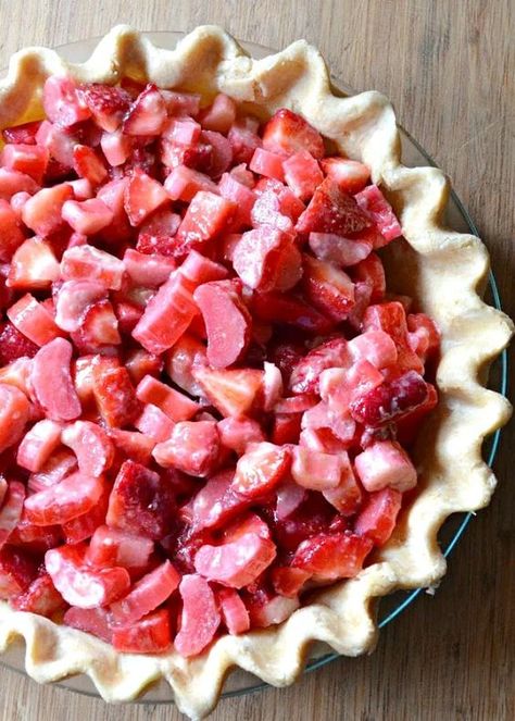 Strawberry Rhubarb Pie Recipe | Serena Bakes Simply From Scratch Rubarb Pie, Best Strawberry Rhubarb Pie, Pie With Crumble Topping, Crumble Topping Recipe, Healthy Rhubarb Recipes, Rhubarb Pie Recipe, Strawberry Rhubarb Pie Recipe, Strawberry Rhubarb Pie, Rhubarb Pie