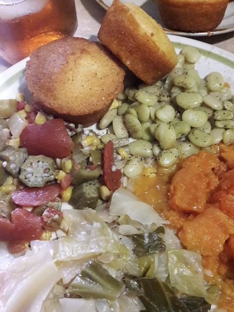 Southern Food Aethstetic, Vegetable Plate Dinner, Juneteenth Cookout, Food Aethstetic, Vegan Soul Food, Vegetable Plate, Food Plate, African American Culture, Southern Food