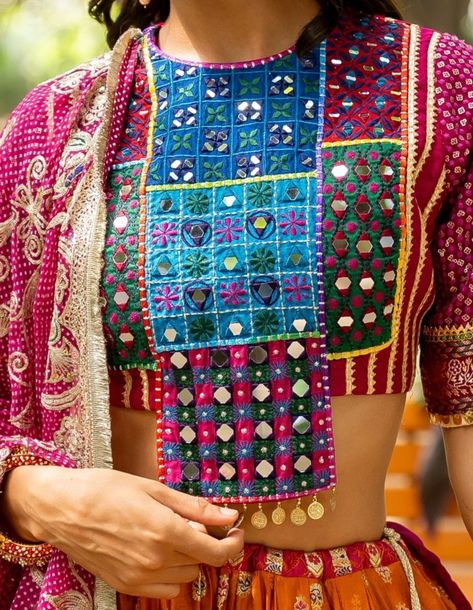 Gamthi Work Blouse Design, Kutchi Work Blouse Designs, Navratri Embroidery Designs, Gamthi Work Blouses, Wedding Garba Outfit, Navaratri Blouse Design, Gamthi Blouse Designs, Navratri Blouse Designs Latest, Navratri Blouse Designs