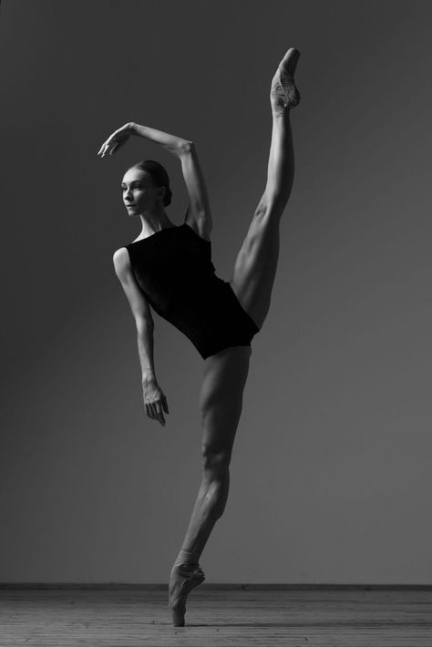 Olga Smirnova, Ballet Dance Photography, Dance Pose, Dance Picture Poses, Dance Photo Shoot, Dancer Photography, Ballet Pictures, Dance Photography Poses, Alvin Ailey