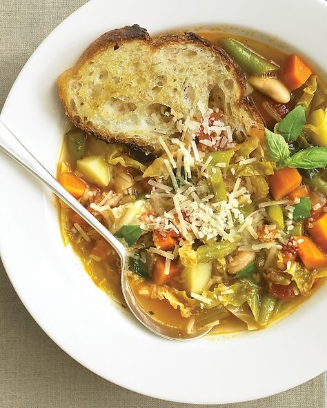 Classic Minestrone - Martha Stewart Recipes Soup Dinner Recipes, Quick Soup Recipes, Quick Soup, Minestrone Soup Recipe, Martha Stewart Recipes, Italian Soup, Vegetable Soup Recipes, Minestrone Soup, Vegetarian Chili