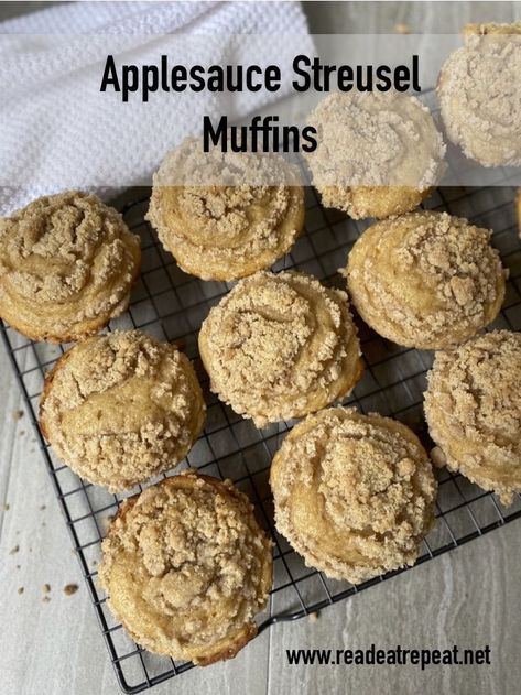 The sweet cinnamon flavor of these Applesauce Streusel Muffins is unbelievable! Breakfast Favorites, Applesauce Muffins, Streusel Muffins, Favorite Breakfast Recipes, Muffin Streusel, Muffin Recipes Blueberry, Awesome Food, Cinnamon Flavor, Streusel Topping