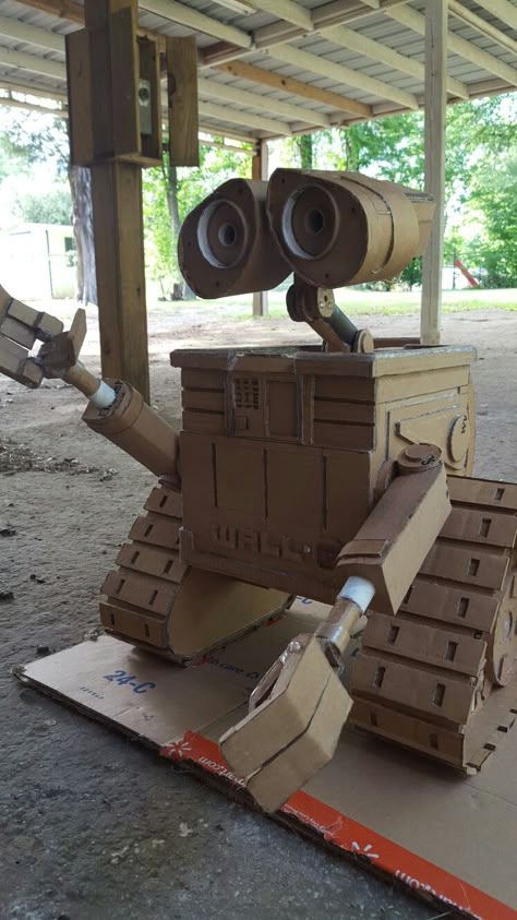 Cardboard Hand Robot, Cardboard Robot Diy, Wall E Boot With Plant, Mo From Wall-e, Wall-e Cardboard, Wall-e Robot Diy, Wall E Costume, Walle Y Eva, Cardboard Wall