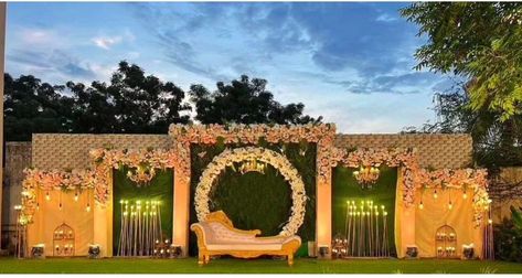 Marriage Decoration idea Passage Decoration, Green Setup, Reception Stage Decoration, Stage Decoration Photos, Unique Event Decor, Indoor Wedding Decorations, Engagement Stage Decoration, Wedding Gate, Engagement Decoration